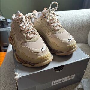 BALENCIAGA Beige Chunky Sneakers